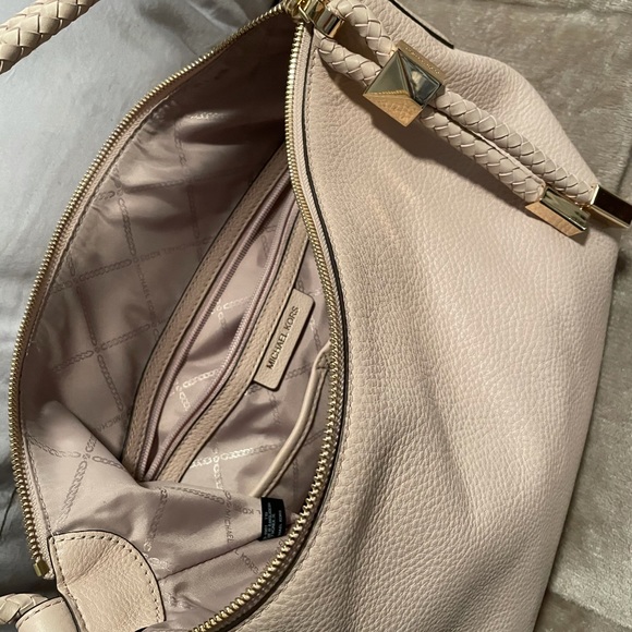 Authentic Pink like new Michael Kors bag with tag - Picture 5 of 7